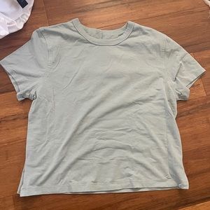 Lululemon cropped shirt